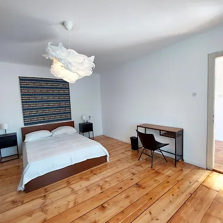 Hotel Selo Station *